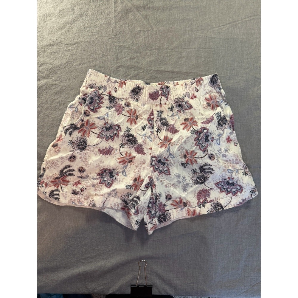 Maurices Mid Rise dockside shorts XS‎ 4" Inseam Floral Pockets